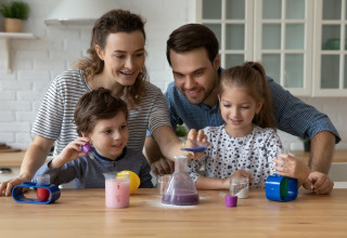 ניסויים עם ילדים בבית (צילום: שאטרסטוק)
