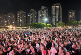 הופעת אמיר דדון (צילום: באדיבות דוברות עיריית פתח תקווה)