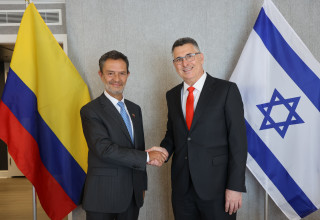 גדעון סער עם שר החוץ של קולומביה (צילום: שמוליק עלמני)