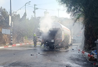 תיעוד פעילות לוחמי האש בזירה (צילום: כבאות והצלה)