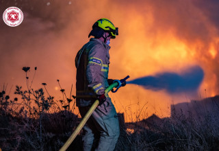 כוחות הכיבוי בשריפת הענק בשומרון (צילום: קובי ריכטר, כבאות והצלה לישראל)