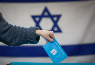 הצבעה בקלפי (צילום: אוליבייה פיטוסי פלאש 90 )