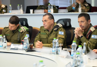 הרמטכ"ל רא"ל אייל זמיר בהערכת מצב באוגדת יו"ש (צילום: דובר צה"ל)