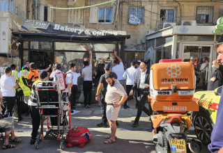 מרפסת קרסה מעל מאפיית אנג'ל בירושליים (צילום: שימוש לפי סעיף 27א')