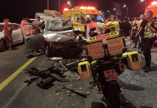 תאונת דרכים קטלנית סמוך למחלף קרית גת: נקבע מותו של נער בן 17 (צילום: תיעוד מבצעי מד"א)