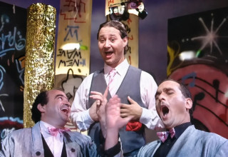 יאיר ניצני כ"האשם תמיד" (צילום: מתוך "זהב שחור"/אלון לוצקי/גרין פרודקשנס/כאן 11)