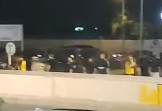 אוהדי בית"ר ירושלים בלרנקה (צילום: מסך מתוך פייסבוק)