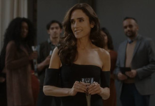 ג'ניפר קונלי חוזרת לעסוק ביקומים מקבילים (צילום: באדיבות אפל טי וי)