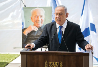 נתניהו נואם בטקס לזכרו של שמעון פרס, 2019. הישג מטלטל נוסף של ראש הממשלה (צילום: יונתן זינדל, פלאש 90)