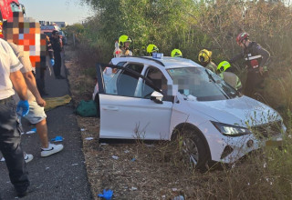 תאונת דרכים קטלנית בין רכב לאוטובוס סמוך לניר אליהו (צילום: תיעוד מבצעי מד"א)