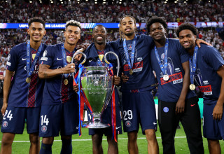 שחקני פ.ס.ז' (צילום: Michael Regan - UEFA / Contributor)