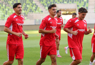 שחקני הפועל באר שבע באימון המסכם לקראת ויקינגור (צילום: אודי ציטיאט)