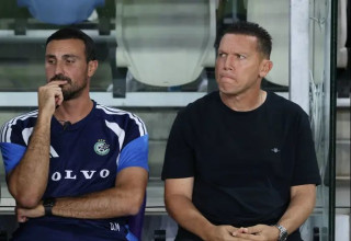 ברק בכר מוטרד על הספסל (צילום: דני מרון)