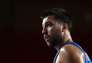 תמיר בלאט שחקן נבחרת ישראל (צילום: אתר רשמי, basketball_somova)