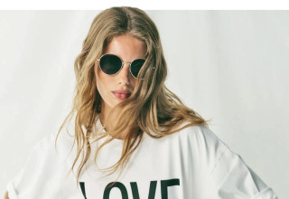 טישירט אוברסייז עם כיתוב, ZARA. מחיר: 99.90 שקלים (צילום: יחצ חול)