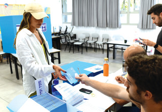 קלפי בתל אביב (צילום: תומר נויברג פלאש 90)