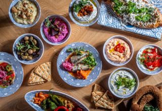 תפריט חדש בסלון יווני (צילום: גיא אשכנזי, סוכנות קרלה)