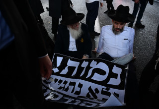 הפגנות חרדים בכביש 4 (צילום: אבשלום ששוני)