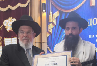 הרב מנחם מנדל אקסלרוד הוכתר רשמית רבה הראשי של המדינה (צילום: יחצ)