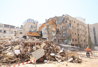 ההריסה של המבנה (צילום: שלמי כהן)