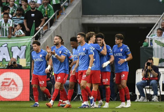 הקטור פורט חוגג עם שחקני אלצ'ה (צילום: Getty images)
