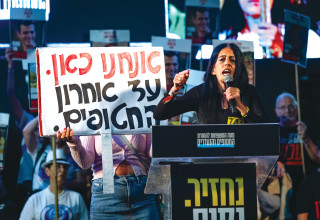 עינב צנגאוקר בכיכר החטופים, אוקטובר 2025 (צילום: חיים גולדברג, פלאש 90)