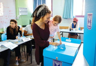 הצבעה בקלפי באפרת, 2022 (צילום: גרשון אלינסון, פלאש 90)