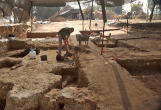 החפירה הארכיאולוגית בצמוד לאצטדיון וינטר (צילום: אמיל אלג'ם, רשות העתיקות)