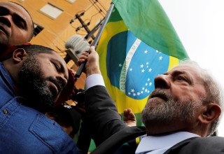נשיא ברזיל לולה דגל (צילום: REUTERS/Nacho Doce TPX IMAGES OF THE DAYy)