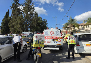 צוותי מד"א באירוע הדקירה בבית שמש (צילום: תיעוד מבצעי מד"א)
