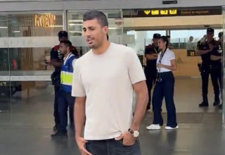 רודרי בשדה התעופה בברצלונה (צילום: צילום מסך)