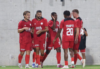 שחקני הפועל רמת גן חוגגים (צילום: דני מרון)