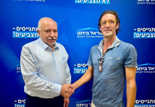 עו"ד יונתן יעקבוביץ', אביגדור ליברמן (צילום: ללא קרדיט)