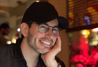 תומר נוימן, הסופר "תה" (צילום: ברנדיט סושיאל)