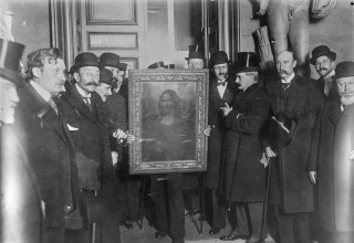 המונה ליזה חוזרת למוזיאון הלובר בפריז, 1914 (צילום: Topical Press Agency/Hulton Archive/Getty Image)