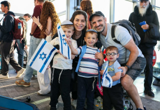 שפחות מהקהילה היהודית-חלבית שעשו עלייה לישראל (צילום: אלישע חנקין, דוברות משרד העלייה והקליטה)
