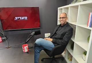 מושיקו ארז בפודקאסט מעריב (צילום: מעריב אונליין)