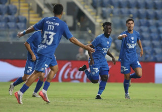 סמואל אווסו שחקן מכבי פתח תקוה חוגג שער (צילום: אודי ציטיאט)
