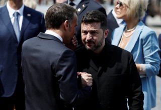 עמנואל מקרון וולודימיר זלנסקי (צילום: REUTERS/Benoit Tessier/Pool)