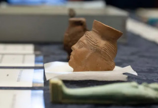 עתיקות שהושבו למצרים (צילום: תמונה לפי סעיף 27א' לחוק זכויות יוצרים,FBI LA)
