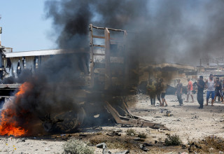 תקיפה בעזה (צילום: REUTERS/Mahmoud Issa)