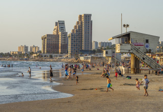 חוף הים בחיפה (צילום: Sharon Leibel/Flash90)