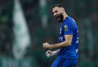 בנזמה חוגג במדי אל הילאל (צילום: Gettyimages)