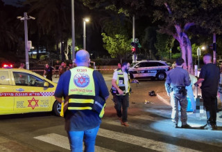 זירת האירוע בשדרות ירושלים ביפו, חשד לרצח (צילום: תיעוד מבצעי מד"א)
