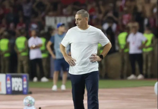 קוז'וך על הקווים בבאקו. הפועל ב"ש צריכה להחזיק מעמד בחצי השני (צילום: אודי ציטיאט)