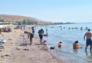 מבלים באגם הכנרת בסוף אוגוסט (צילום: אושרי בן דור, איגוד ערים כנרת)