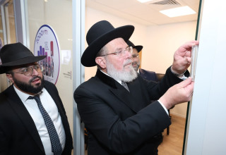 מפגש בין צמרת השלטון לעולם הרבני (צילום:  דוברות ערוץ 2000)