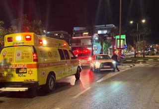 צוותי מד"א בזירת השריפה בראשון לציון (צילום: תיעוד מבצעי מד"א)