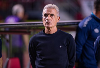 לואיש קסטרו מאמן גרמיו (צילום: Sports Press Photo)