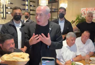 ראש הממשלה בנימין נתניהו במסעדה באופקים (צילום: שימוש לפי סעיף 27א')
